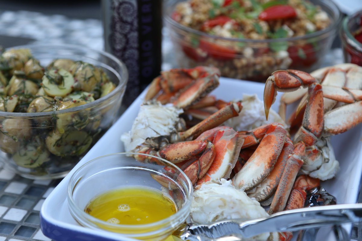 Chefathand's tweet photo. Summer brings gifts of fresh crab &amp; just-dug baby tats.  Don't be tempted by too much butter on either: choose a light &amp; fruity olive oil instead. Squeeze 1/2 lemon into warm oil for dipping the crab.  But 'really' dip, then slurp like midsommar kräftskiva crayfish &amp; Punsch. https://t.co/beSvLZhMyA