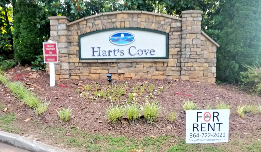 ClemsonLiving's tweet photo. A few properties remain available for August 1st move-in!

Visit https://t.co/Ds9hXp3qDE for more information! https://t.co/TrZDTkpc1l