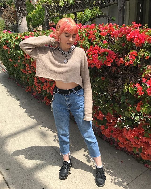 Want your jeans to have a raw cut hem? Just add it in the notes when you purchase a pair of hand-picked mom jeans! ⭐️ sizes XS-4X available on the site! ift.tt/2IexgO3