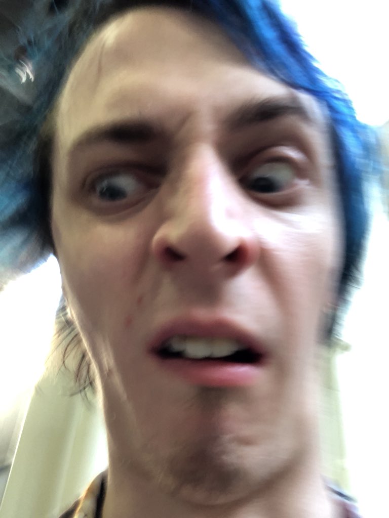 DAGamesOfficial's tweet photo. DO I LOOK READY TO YOU?! DO I MATE?! LES GO! LES GET THIS UBER TO THE HOTEL M8, SWEAR DOWN AMA SHANK YA! https://t.co/lsUjsphIW8