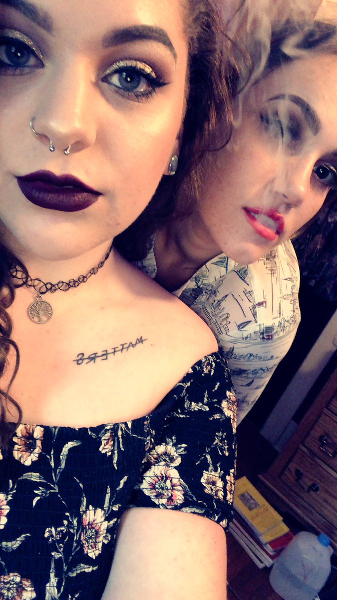 GrimOrchid's tweet photo. Happy #NationalSelfieDay ❤️❤️

#SelfieDay #selfie #FirstDayOfSummer #ColorOfPride #PrideMonth https://t.co/X5FSCB0sgm