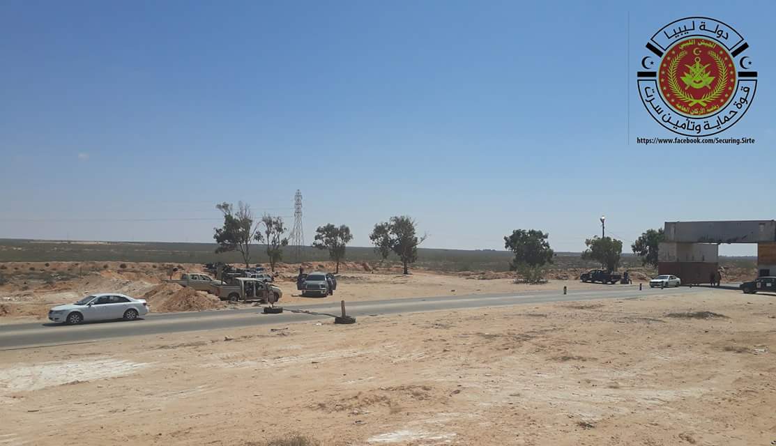 centre_ly's tweet photo. #قوة_حماية_وتأمين_سرت ترابط في بوابة ال17 شرق #سرت ضمن خطة تأمين المدينة  
#سرت_عادت #انتصر_البنيان #ليبيا https://t.co/abOQIe5SgJ