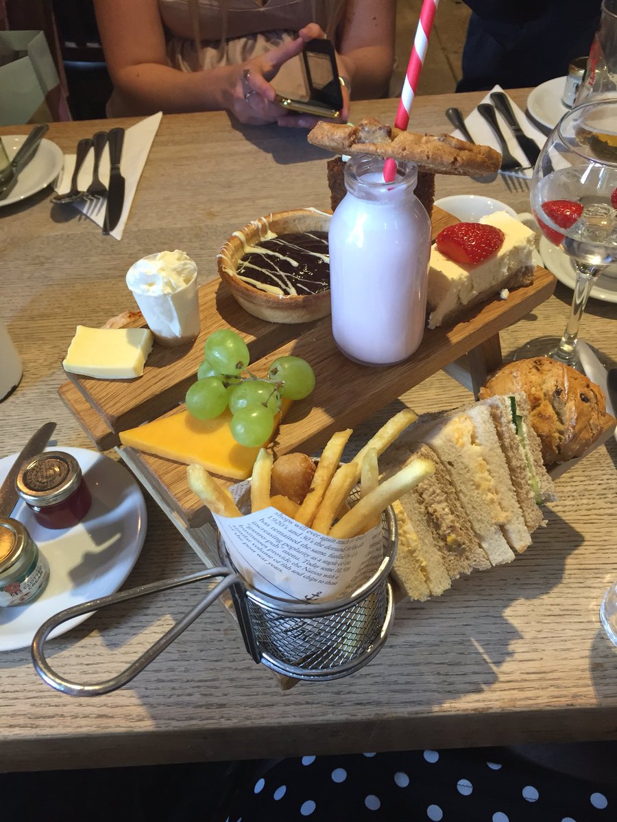 Rebecca_Graydon's tweet photo. Enjoyed a lovely afternoon off in the sunshine for my mams birthday today, it was topped off with this fab afternoon tea from @southcausey #toomanycakes #toomanymany https://t.co/J7ZzZBP19l