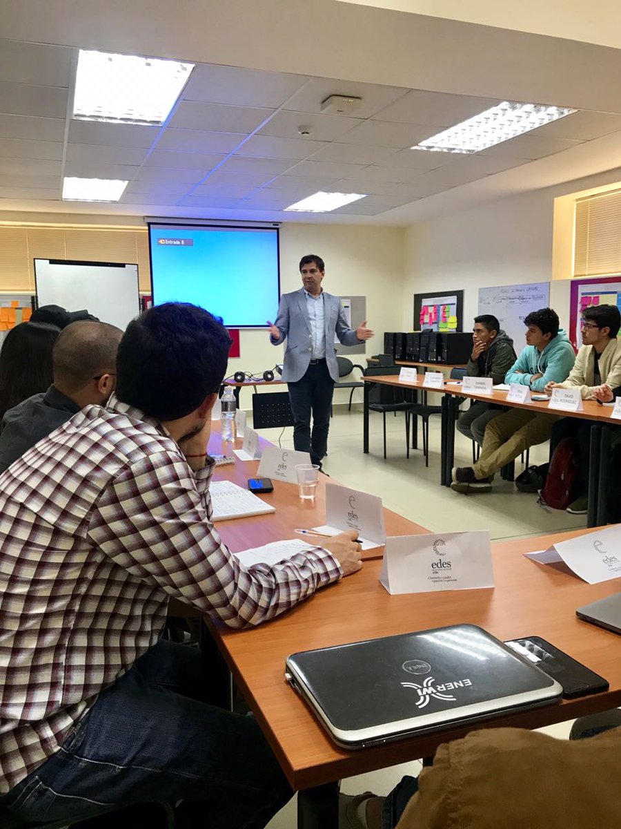 prendho's tweet photo. Seguimos en #bootcamp360 hoy hablamos del #elevatorpitch con @Camilo_Pinzon_O @EDES_BS @utpl @aei_ec https://t.co/QoCeJRHMeI
