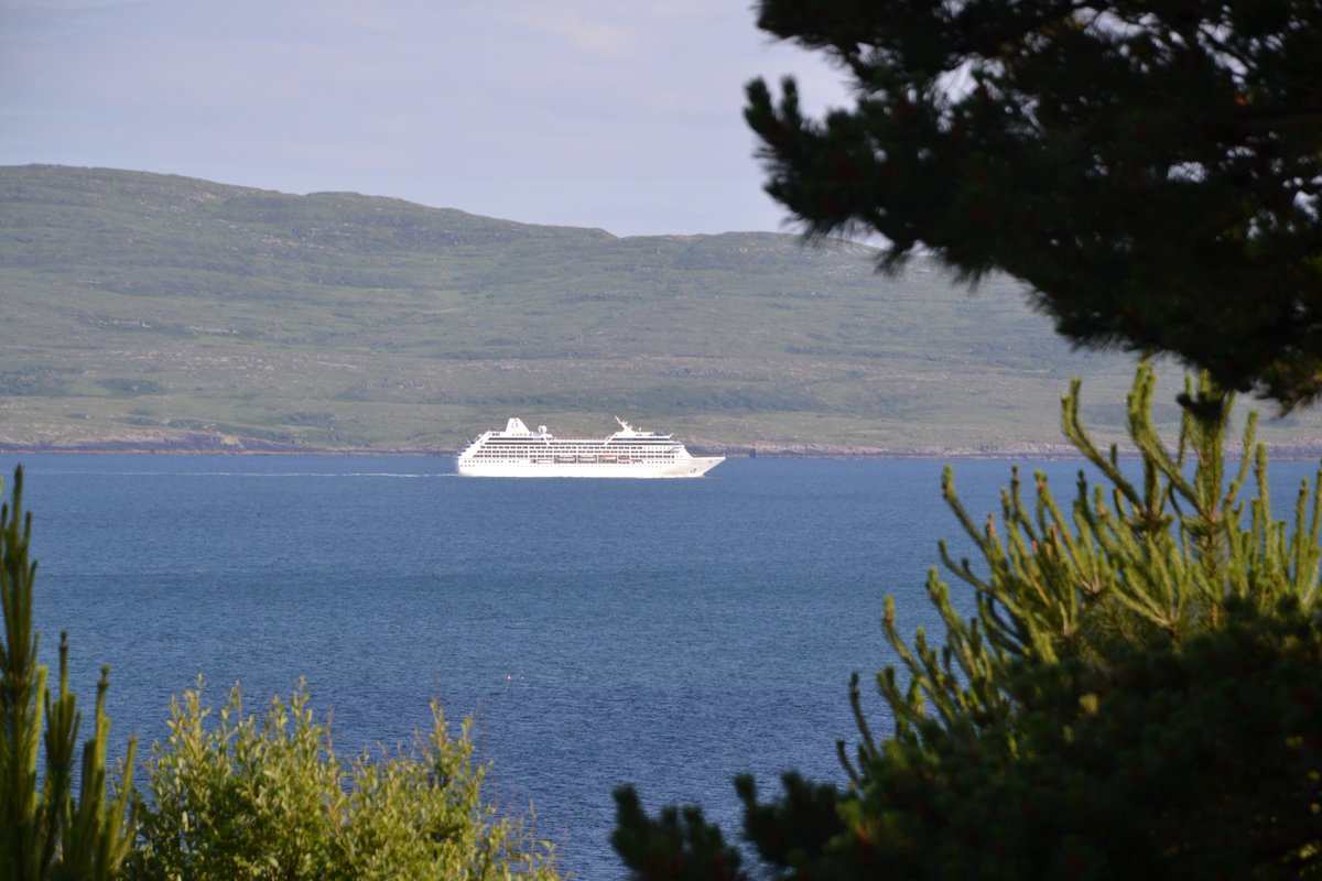 ArdaraghEast's tweet photo. Sailing by...MV Nautica leaving the splendour of Bantry Bay bound for Galway as yacht 'Shukuran' sails by...#BBCRadioandShippingforcasttheme...#RonaldBinge... https://t.co/9wT45lckrH