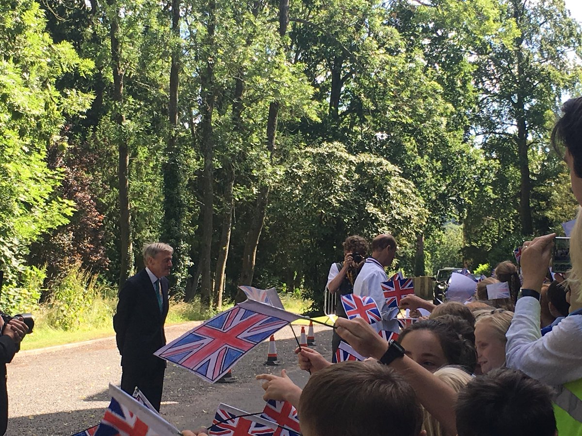 WPSHead's tweet photo. A fabulous day for @WPSoxon children to meet HRH Prince Edward and wish him luck with his fundraising Real Tennis match @oratoryschool https://t.co/uQCqvoqyPV