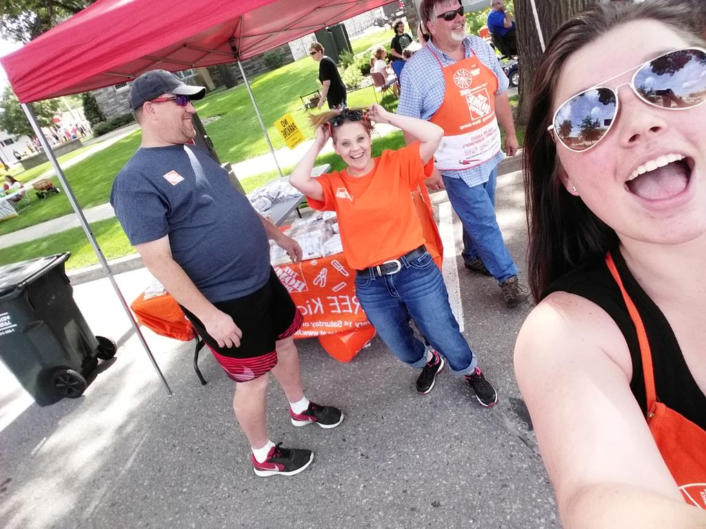 saravalladarez's tweet photo. #2842kidsworkshop. having fun. @jamesahein @jonmathisenTHD @rmalotky https://t.co/1J6Y7YWRxs