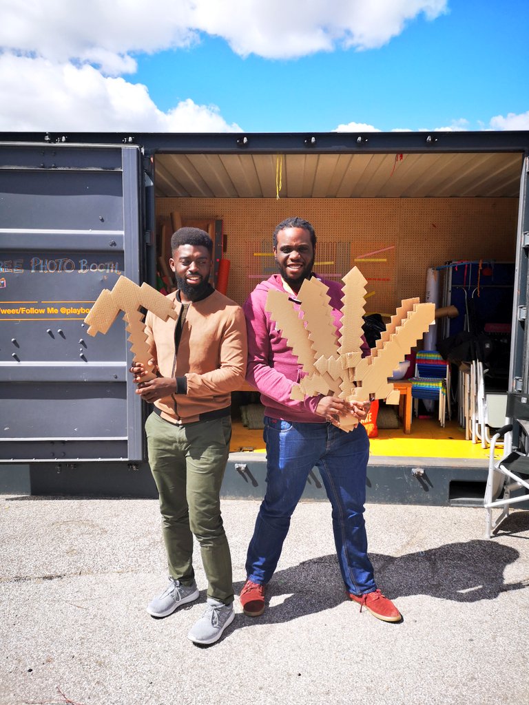 buildakiondo's tweet photo. Amazing day in Leeds with @EmmaMBearman @andrereid_ @danielyep at the Tetley Art Gallery collecting some Minecraft Cardboard creations for @BoxwarsBrum .
All that way for cardboard 🤔.... Well worth it... 😁😁!
#cleanairday #leeds #cardboard #making #boxwarsbrum https://t.co/hiv1bOSEw9