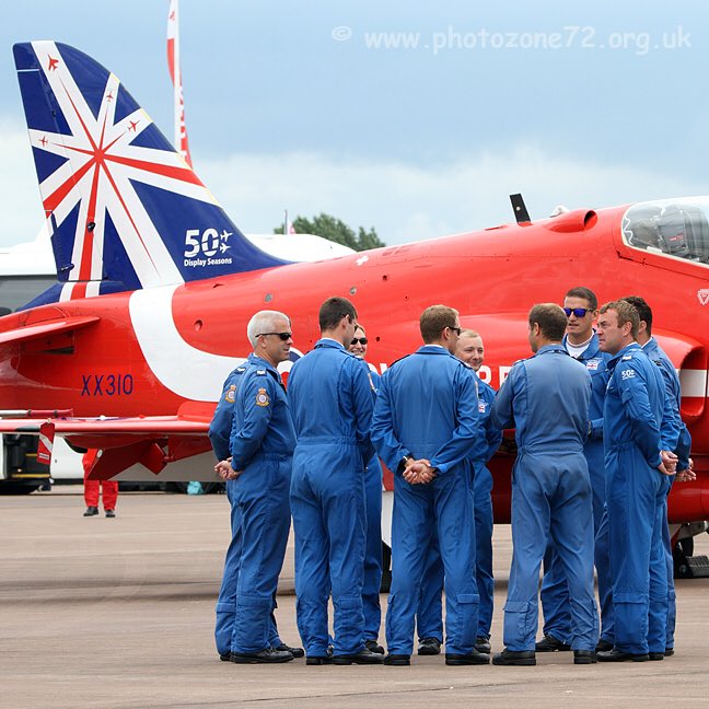EssexHebridean's tweet photo. As requested by @crawford_alice - @rafredarrows #circus2014 for #ThrowbackThursday!  The full team; @Nickyboomboosh pointing the way; jet pushing (more effort from some than others!) &amp; @rossharrison81 trying to look casual...again! 😂 https://t.co/nyMHwElVfg