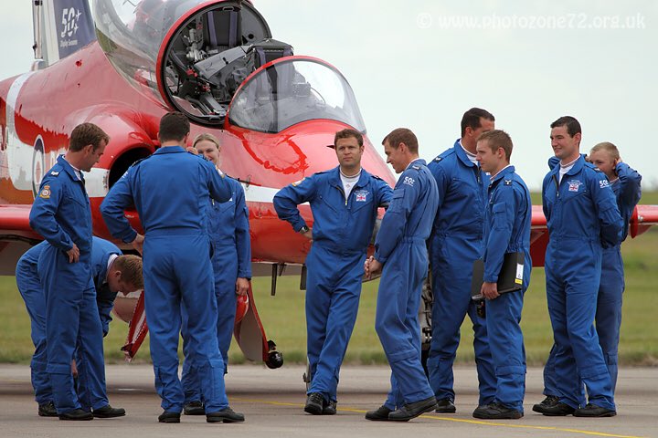 EssexHebridean's tweet photo. As requested by @crawford_alice - @rafredarrows #circus2014 for #ThrowbackThursday!  The full team; @Nickyboomboosh pointing the way; jet pushing (more effort from some than others!) &amp; @rossharrison81 trying to look casual...again! 😂 https://t.co/nyMHwElVfg