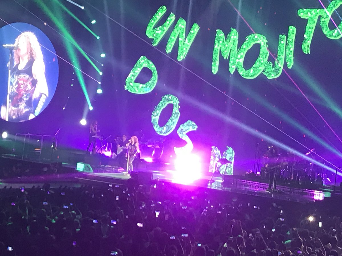 Fedexme's tweet photo. When you can see a great concert of songwriter! Gracias @shakira para tu performance in Milan! See you next time before 7y 😉 https://t.co/GBAuYQUFT0