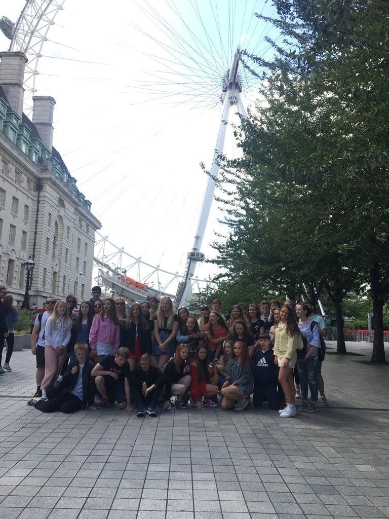 SNHSEngDrama's tweet photo. We’ve had another amazing (and very busy!) day in London. We started off being terrified in the London Dungeons, followed by a flight on the London Eye, some retail therapy in Covent Garden and finished with the fantastic Aladdin #allwalkedout #SNHSLDN18 https://t.co/AtRcl8wo4b