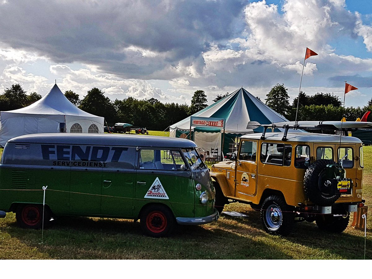 ClazzicCruisers's tweet photo. #Vintage #Festival @farmcountryfair #IJzerlo Come and visit ! https://t.co/RBpm4gKhzL  We have Food trucks, vintage cafes, vinyl, '50-'60's https://t.co/MxH6Fp0f3N