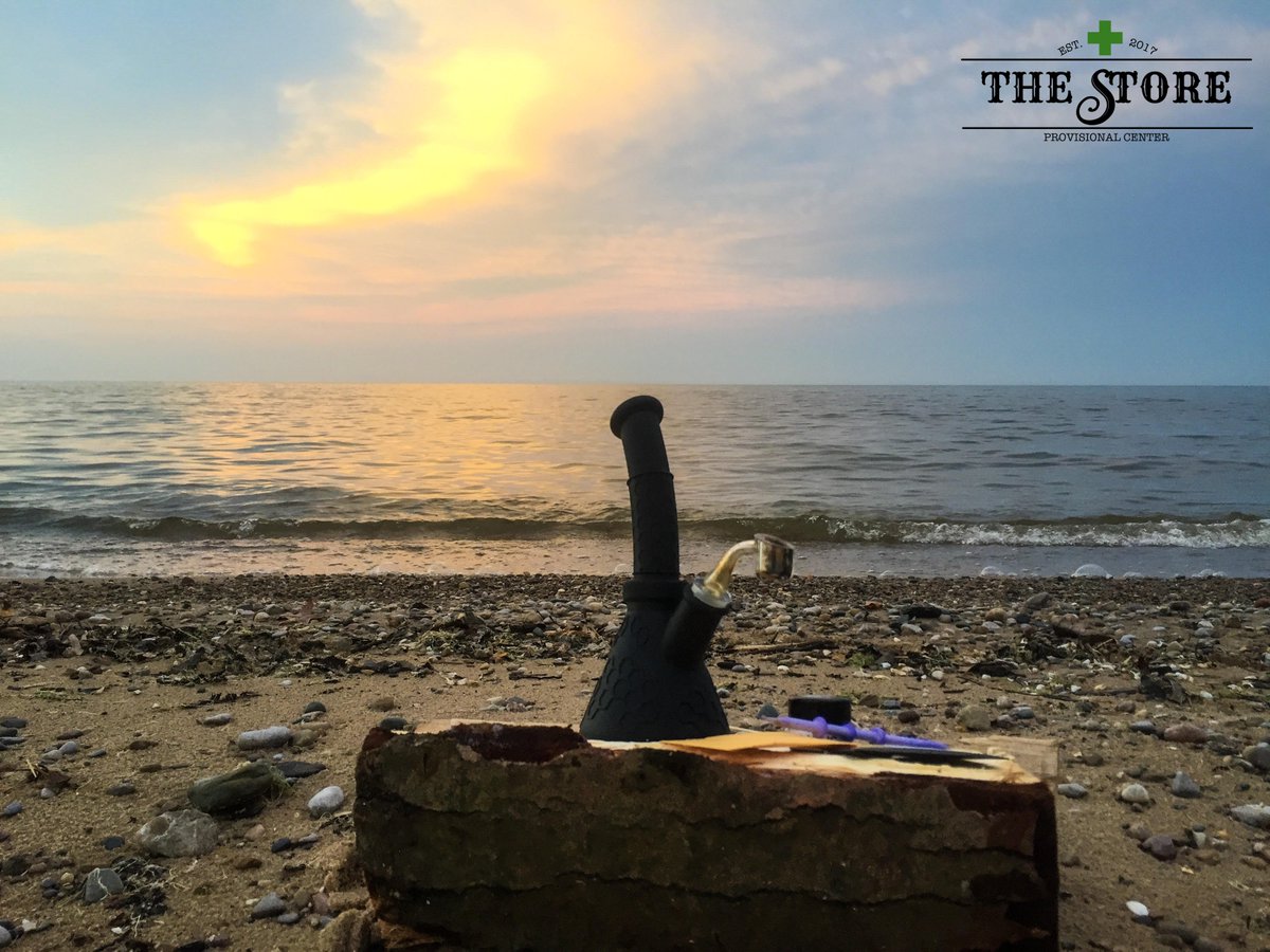 headtothestore's tweet photo. Today's going to be a looooooong one - Happy Summer Solstice! #HeadToTheStore #TheStore #June #Summer #MMMP #THC #CBD #MMJ #AuGres #Beach #Dabs #Blazed #Cannabis #Marijuana #LakeLife #SummerTime #SummerSolstice #High #Shatter #Wax #High #Stoned #LiveResin #THCa #HighLife #Stoner https://t.co/309UVqBtce