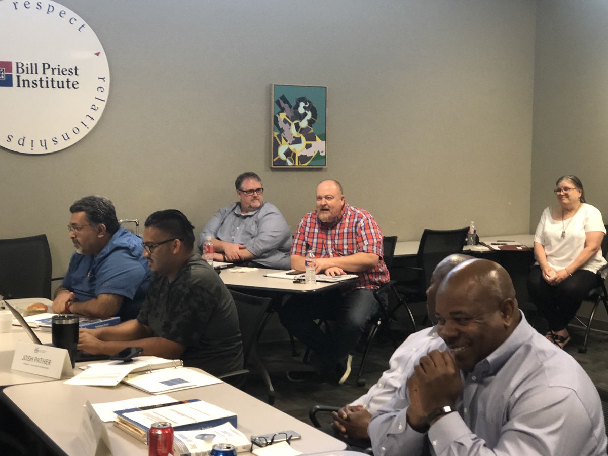 SBADFW's tweet photo. #SBALender Jim Kahler w/Gulf Coast Small Business Lending and Chris Allen of Capital CDC served as guest speakers at our #SBAEmergingLeaders class yesterday. The two explained what lenders want to see on financials to get a #SBAloan approved. Thanks guys! https://t.co/O2QkS9PK6w