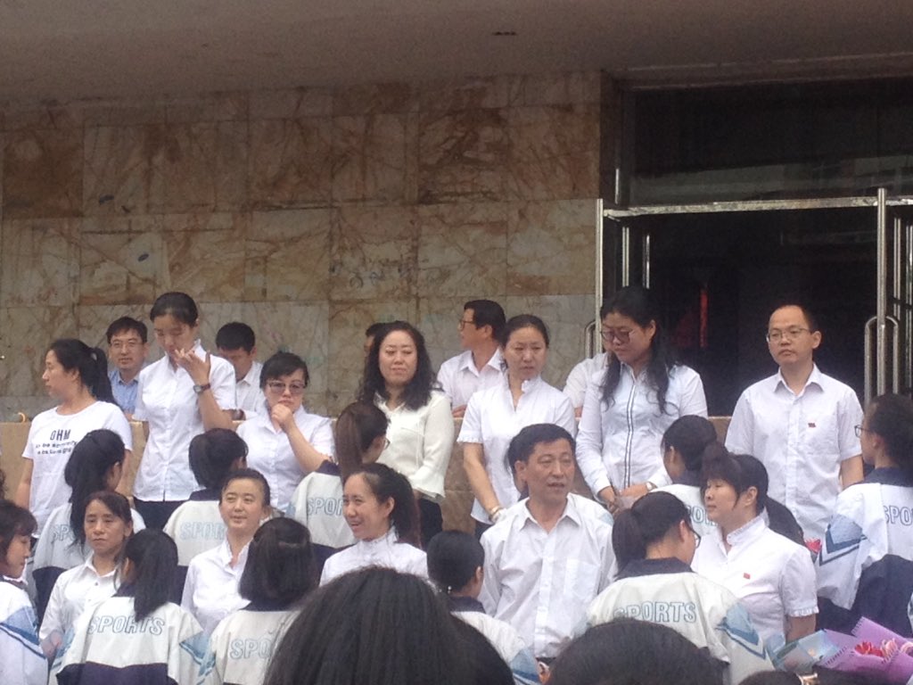 Wilson23DEFEND's tweet image. Graduate from Shuliang middle school.Too much miss.Thank you,Teachers who accompanied me for four years!