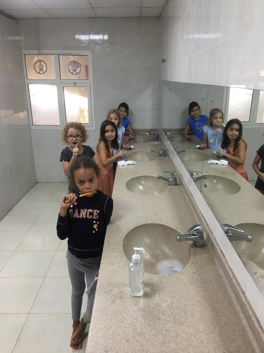 Brushing our teeth at school feels strange 😂 #schoolsleepover