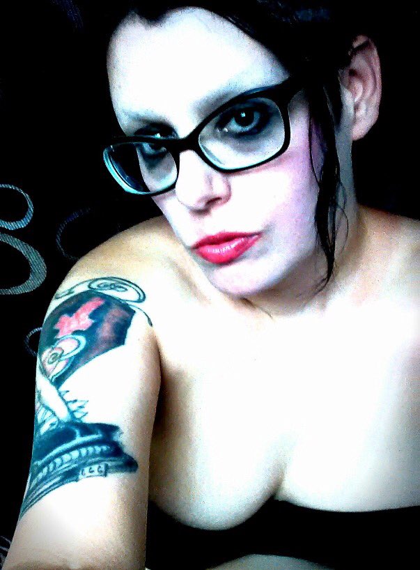 See the mysterious Lilliana Luxxx live now @Girls_N_Guys     ??https://t.co/kGUddRKXWX ?. @tylerXdaniels