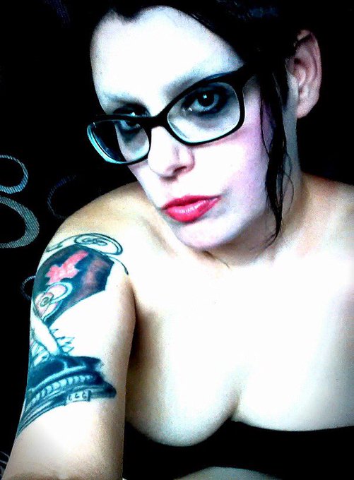 See the mysterious Lilliana Luxxx live now @Girls_N_Guys     ??https://t.co/kGUddRKXWX ?. @tylerXdaniels