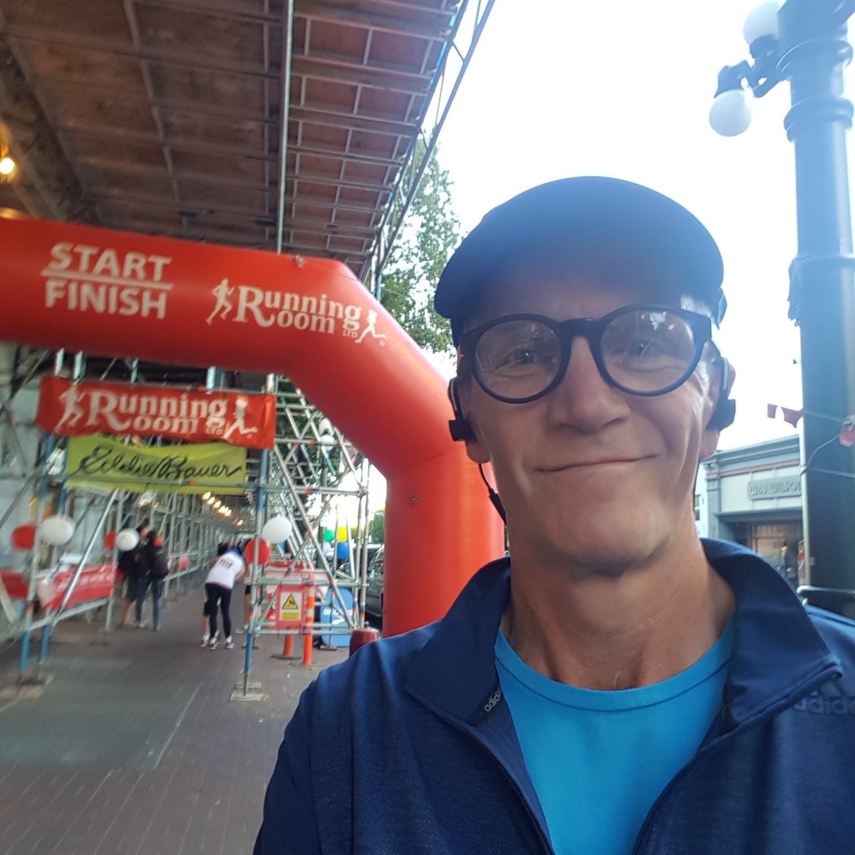 Shane_Mills's tweet photo. On #nationalselfieday thought it appropriate to wait till @runningroom #solstice5k before posting. And it comes with pint at @irishtimespub

#oldmanrunning @JohnStantonRR #canadianrunning #summerrunning #yyjrun #longnight #summerstarts #run4health #runninglife https://t.co/WD7I8rDDGF
