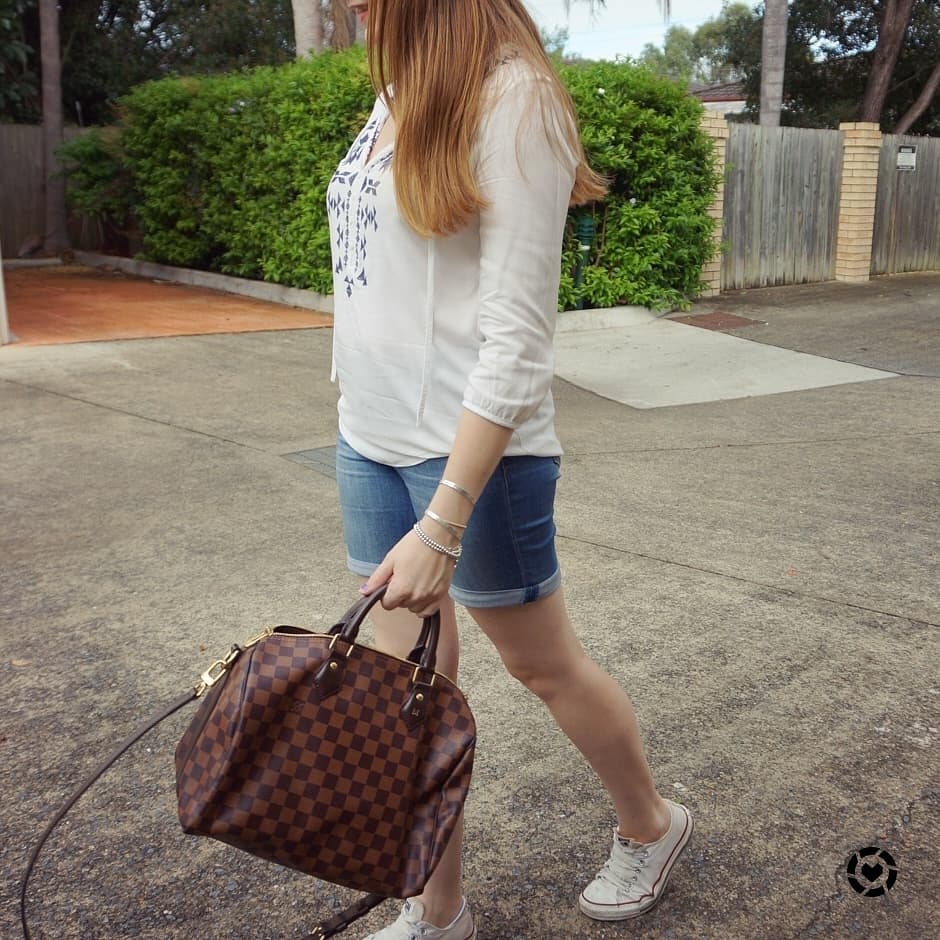 Mica on X: Review and what's in my bag, with the #LouisVuitton damier  ebene speedy 30!  #whatsinmybag #bagoftheday  #Lvspeedy #speedybandouliere #showmeyourspeedy  / X