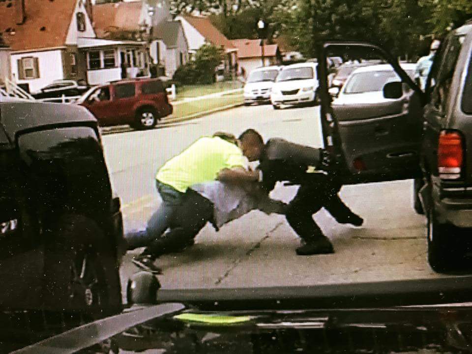 KelvinAlcox's tweet photo. HAMMOND RESIDENT HELPS POLICE DETAIN A VIOLENT SUSPECT

On June 1 at approximately 2:30 pm, Hammond Police responded to the 2900 block of 165th street in reference to an attempted child abduction.
https://t.co/6IHhvLN04v https://t.co/s0FN3bmM7I