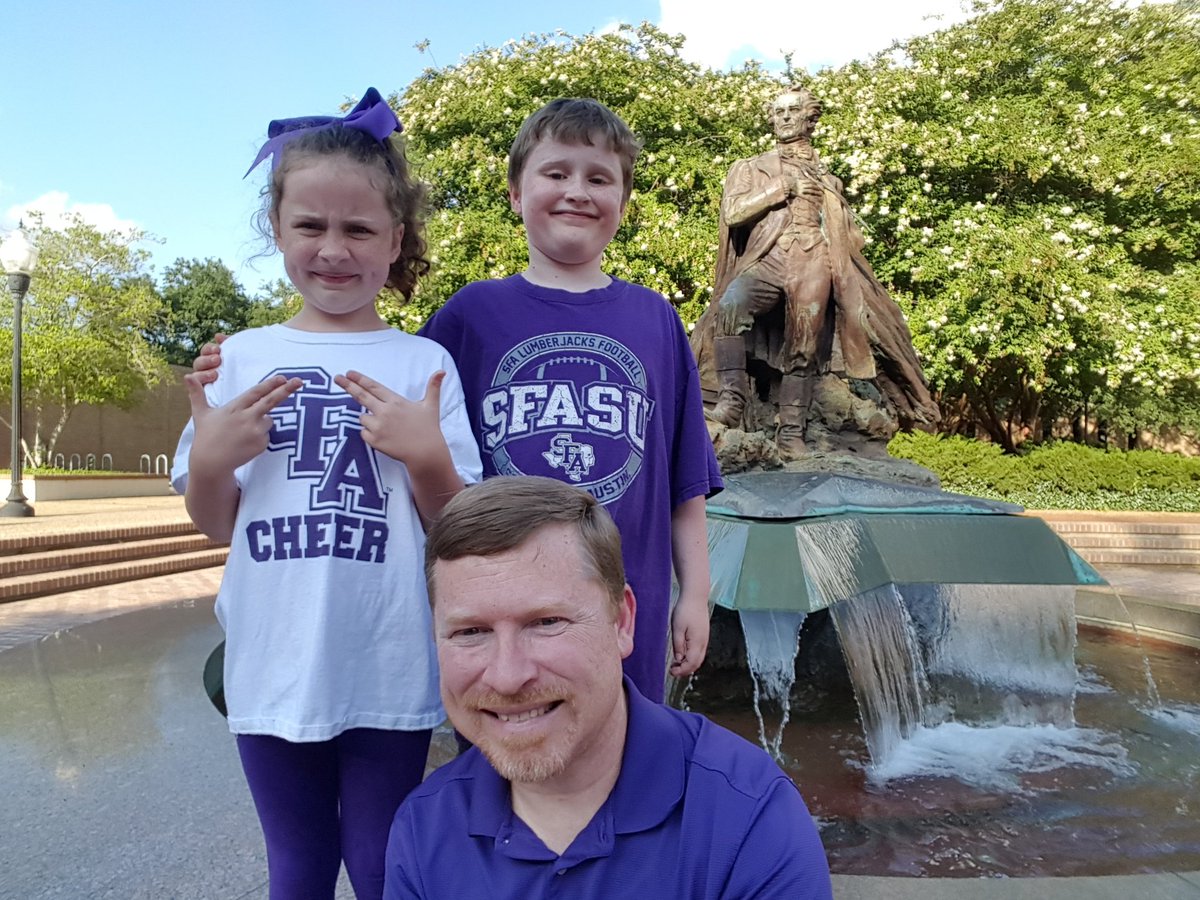 lynn77581's tweet photo. #SelfieWithSteve @SFASpiritTeams #cheer @sfasu Got home from work, changed myself, changed kids and selfie! #AxeEm https://t.co/lkCGOMJD1o