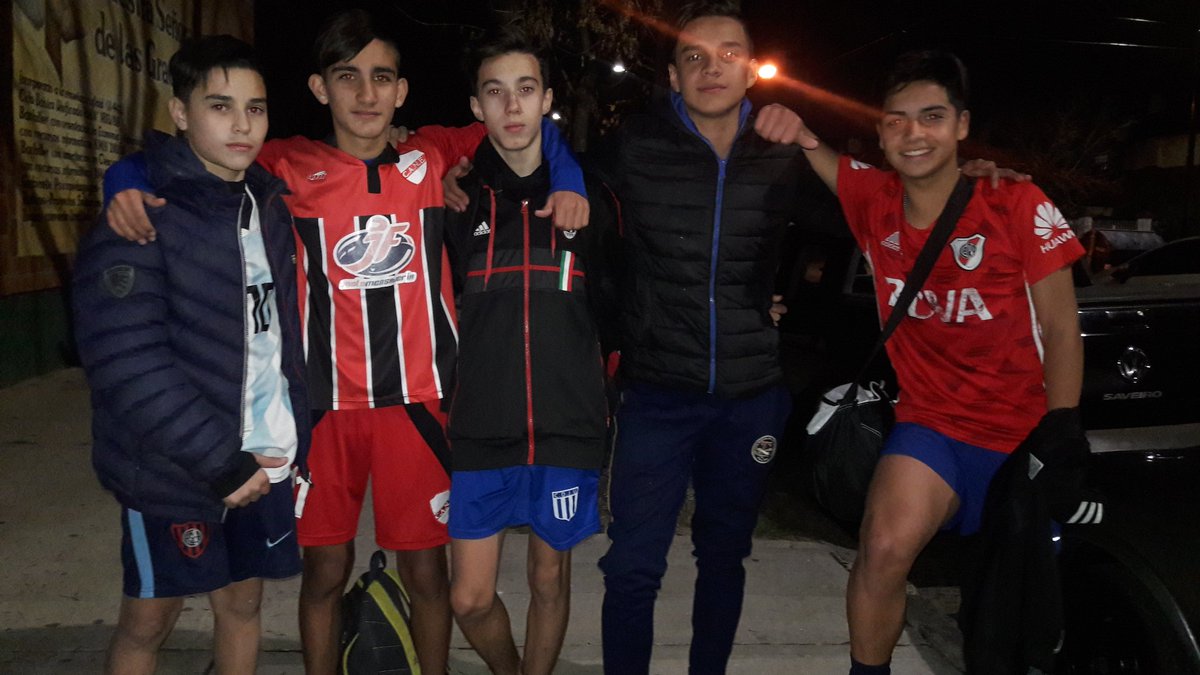 LgTorneo's tweet photo. Felicitaciones tambien al equipo subcampeón "Los Incomunicados" sin duda, LA REVELACIÓN DEL TORNEO👏🏻👏🏻 https://t.co/Gkhjed0cxV