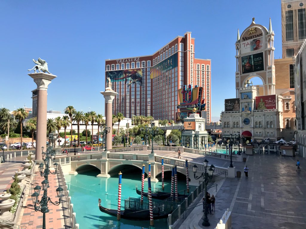 Michelle3ocal's tweet photo. Being in Las Vegas just made me realize how I took the other times for granted, and how I appreciate it so much more 👌🏼 #LovingVegas #SummerMadness #SinCity #OneHundredCitiesInOne 😍 #MiniVenice #TheVenetian #Travel #Explore #TravelLife #traveladdict #VegasStrip #JustWow 🔥🇺🇸 https://t.co/vwweZkI1gi