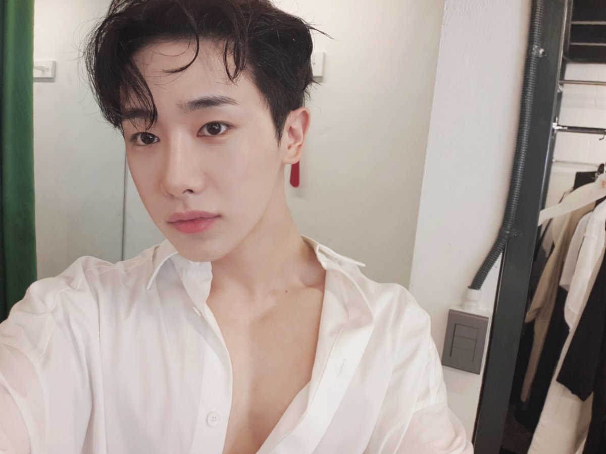 ALL7NX's tweet photo. [@S01HW] 어때요? 잘나왔나요?? 다음번에는더멋지게찍어볼게요! #쎄씨_7월호 https://t.co/wlWGi57BVj