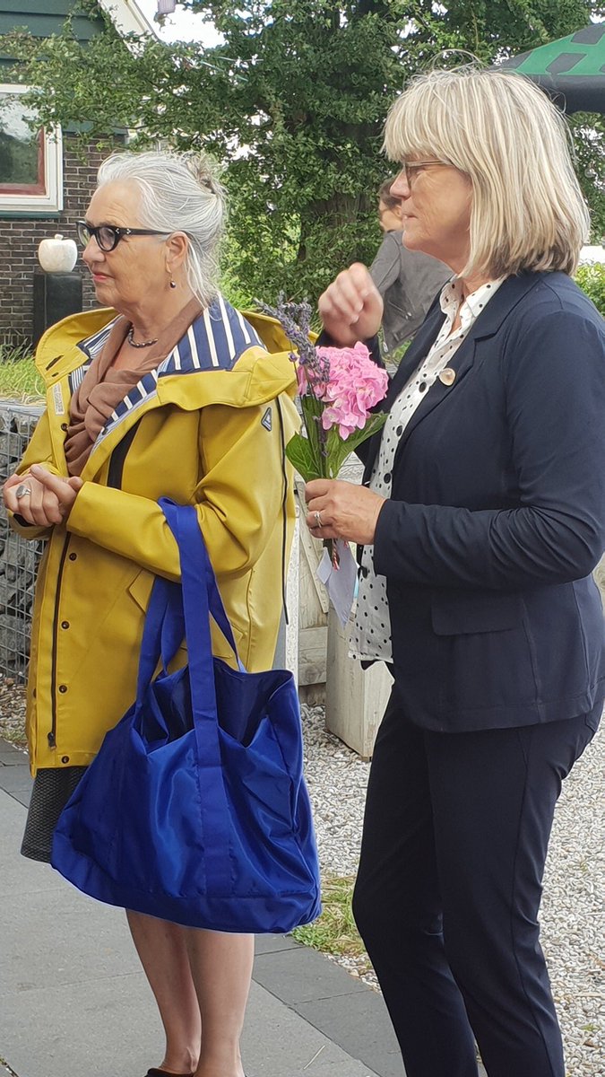 canan_uyar's tweet photo. @PvdA020Nrd neemt afscheid van @cobyvanberkum en @muurlink 
Eerst een borrel met onze leden plus @ericvanderburg @MarjoleinMoor daarna een gezellige barbecue met bestuur/fractie
We danken Coby/Alphons voor hun uitstekende werk, ongelofelijke inzet en enthousiasme voor #020Noord https://t.co/xVeLB8jGL0