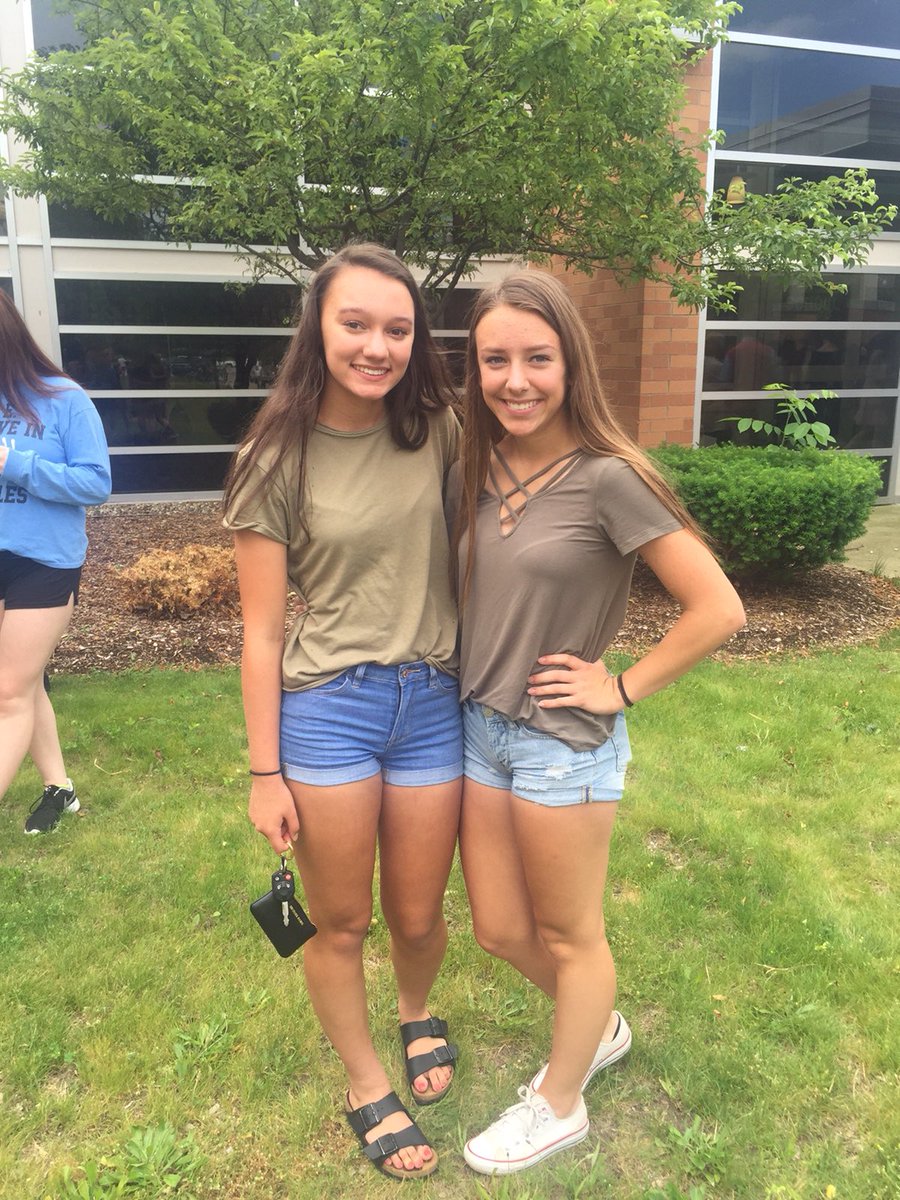maddie_zanglin's tweet photo. HAPPY BIRTHDAY ABBY KERR!!! Glad I get to be in #bugang w/ u and hopefully #menchies too! Hope you’ve had a wild ass day🎉🎉 love ya💖💖💖💖 @ayyyy_its_abby https://t.co/vaWJdl1Ch4