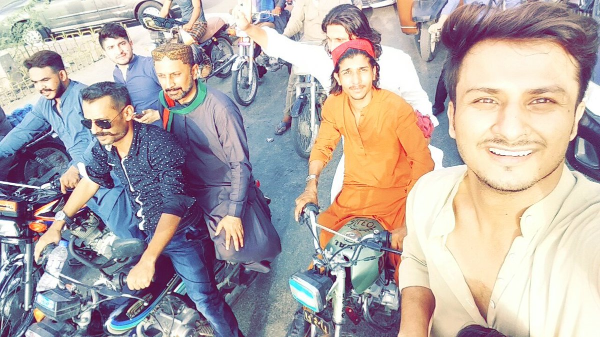 UmairKazii's tweet photo. Today Candidate of #PPP
Ada @AajizDhamrah Visited some Area's of #PS66
#KohinoorChowk
#HyderChowk
#ReshamBazar
#FortArea
#PakaQilaChowk
#ShahiBazar
with #Jiyalas InshAllah #PPP ll win all Seats of #Hyderabad
@BBhuttoZardari
@BakhtawarBZ
@AseefaBZ https://t.co/QZmTt5wVqK