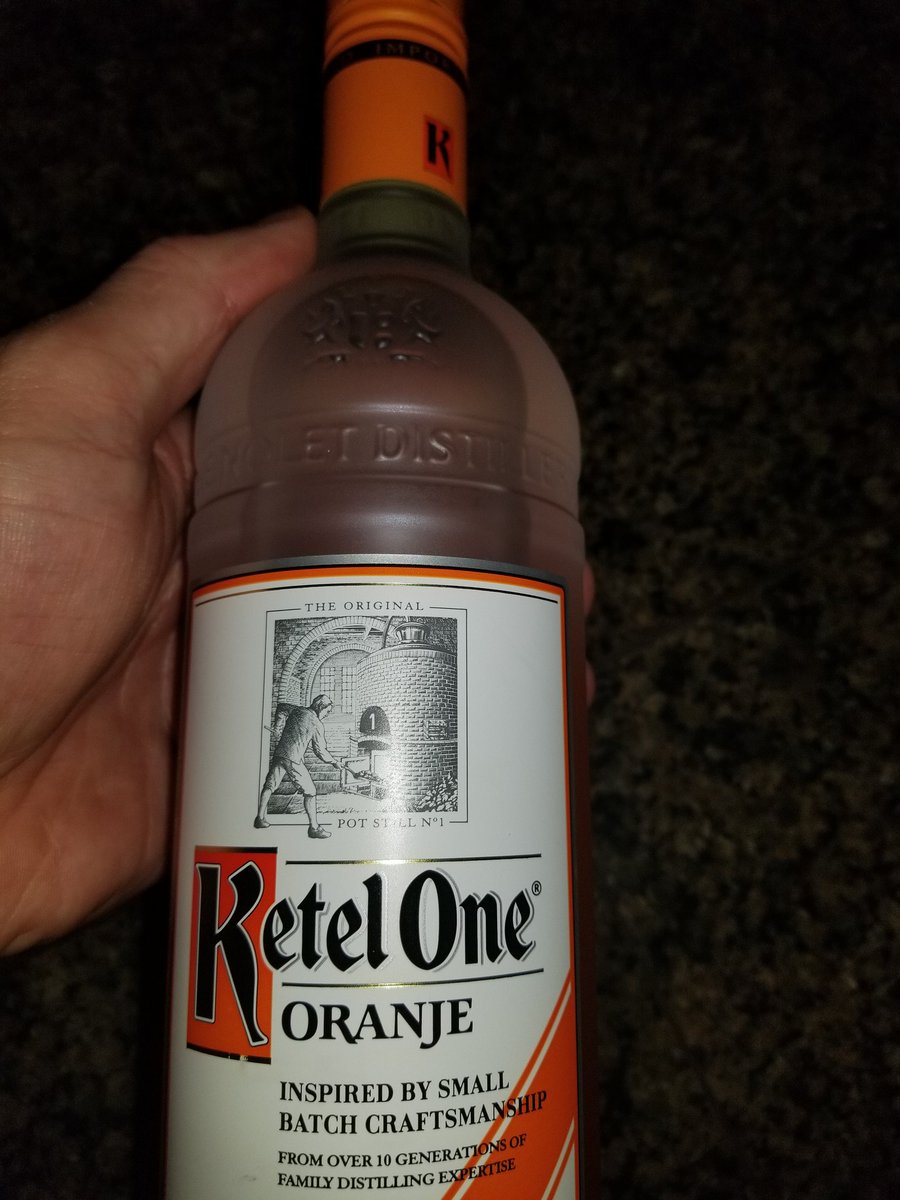 KeithMalinak's tweet photo. 6:37pm central daylight time. Vodka bottle breached. #PainMeds #PostOpProbs https://t.co/HXHYfhLUx4