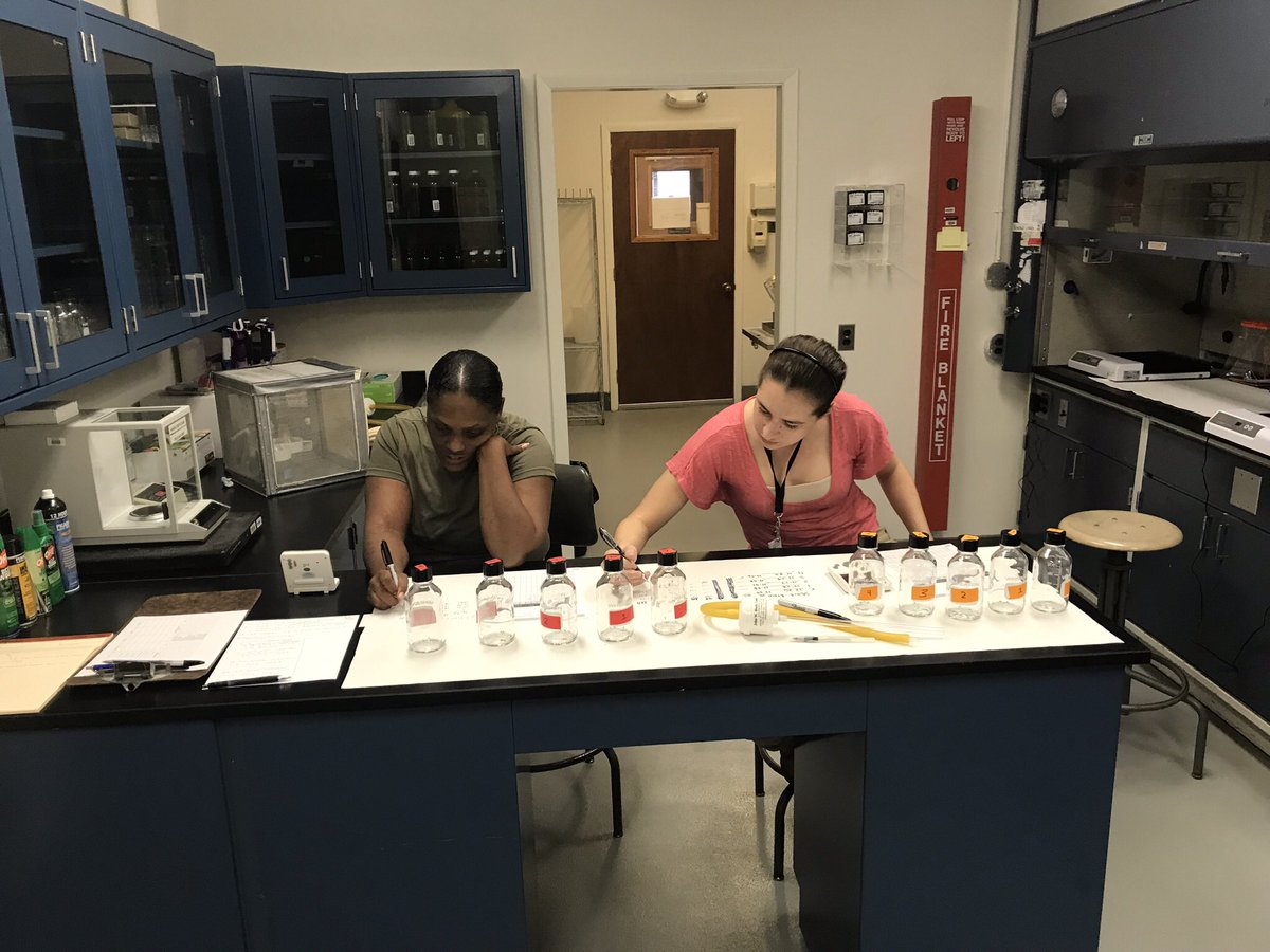 AlliKnowAreBugs's tweet image. My team hard at work. 
#ResistanceTesting #Mosquito #Mosquitoes #VectorControl #PublicHealth #WarOnMosquitoes #FightTheBite #WearRepellents #Entomologist #Entomology  #MosquitoBites