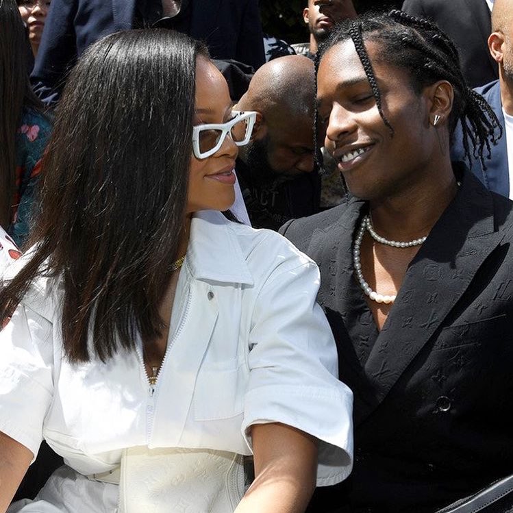 RapMais's tweet photo. Rihanna e Asap Rocky assistindo o desfile da Louis Vuitton! https://t.co/4HbNuFdrc5