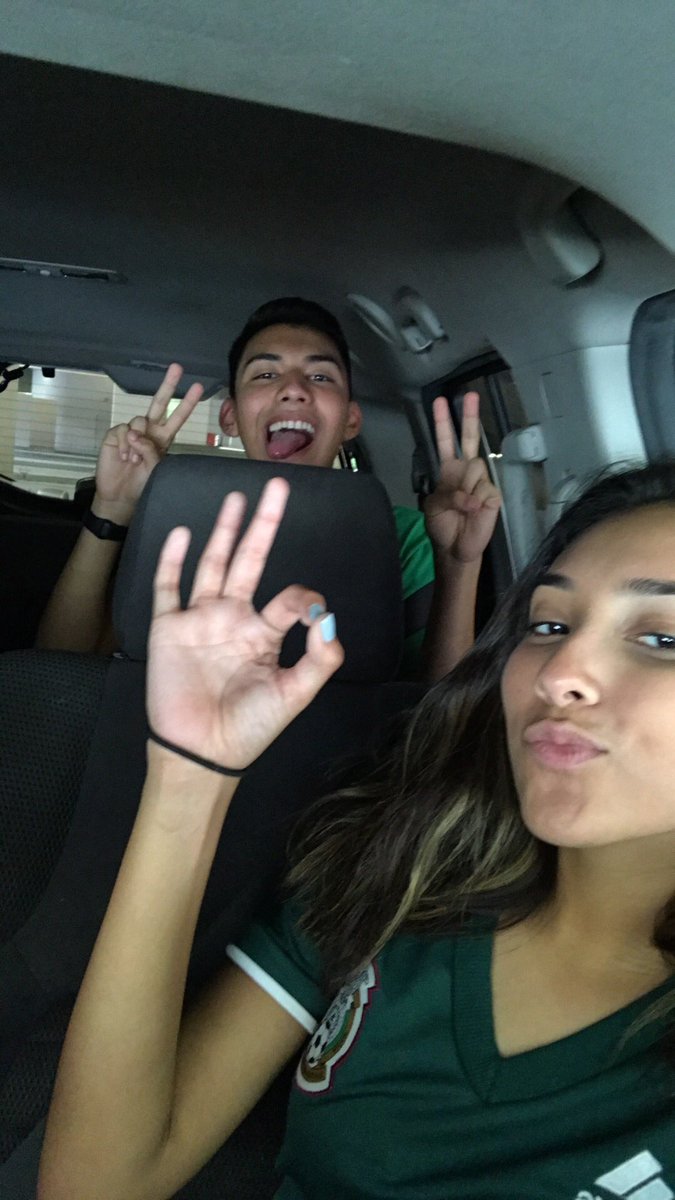 AnaPlayer_MHS's tweet photo. @_MHSSTUCO officers working in this ๐ฅtemperature so that we may better serve our @MontwoodHS community ๐๐ #OperationHOCO #OperationPROM https://t.co/U4rfj1Cgzu