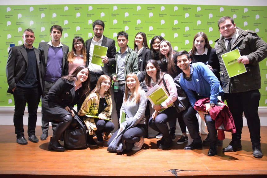 Presentaron la Encuesta Provincial de Juventud perspectivasur.com/3/nota.php?not…