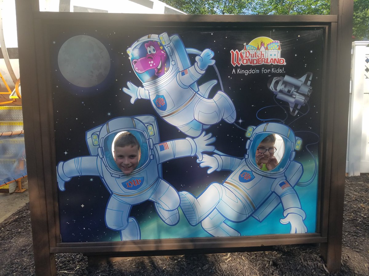 meredithspidel's tweet photo. Love @FUNatDW b/c a place to PLAY! Fun rides & now w/#DWMerlinsMayhem, 2 cool coasters, but heart of creating a magical place to play is what keeps me returning for decades (I've visited #DutchWonderland since I was a tot!) Soak in giggles, squeals, giant pretzel &all οΏΌ #ad https://t.co/D12sRXtTVd