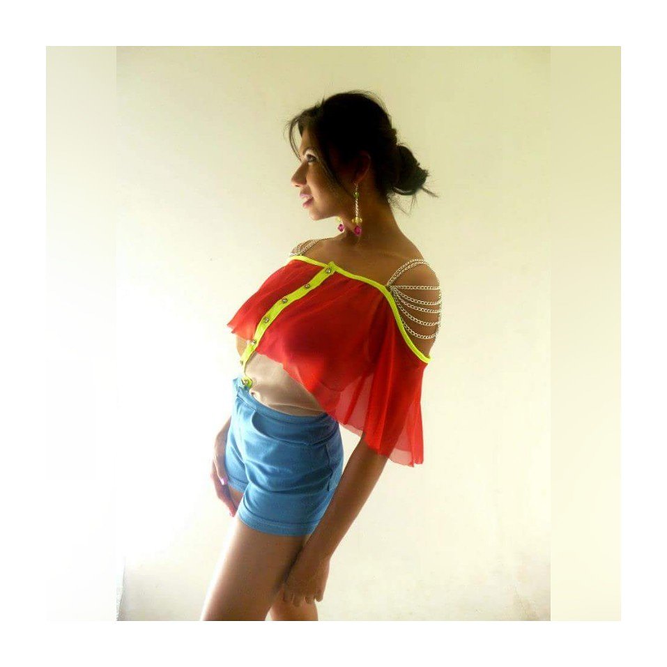 #TBT Pieza de la Colección #SilverRoll inspirada en los trabajadores que no pertenecían a la Raza Blanca y eran pagados con monedas de plata y no de oro
#CasaEscudero  #ESCUDERO  #EscuderoDesign  #moda  #Panamá  #PanamaDesign #design #style #fashionStyle #shorts #shifon #cadenas