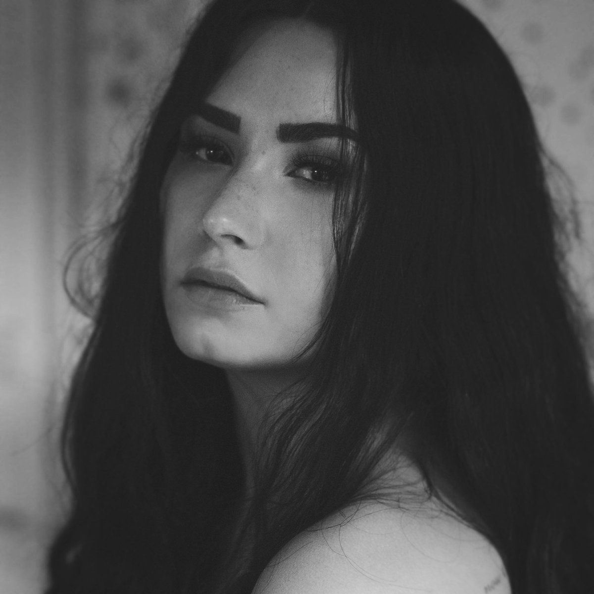 LeviMiranda9's tweet photo. Demi está com duas musicas no top 10 do itunes uk  solo #1 e sober #10 #SoberIsOutNow https://t.co/FPONTgYcpl