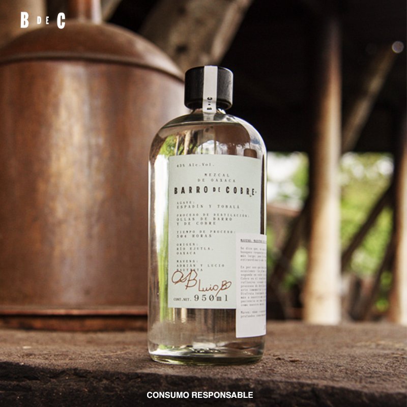 La destilación en alambiques de cobre es uno de los métodos más populares para la elaboración de licores, incluyendo #BarroDeCobre. ✨