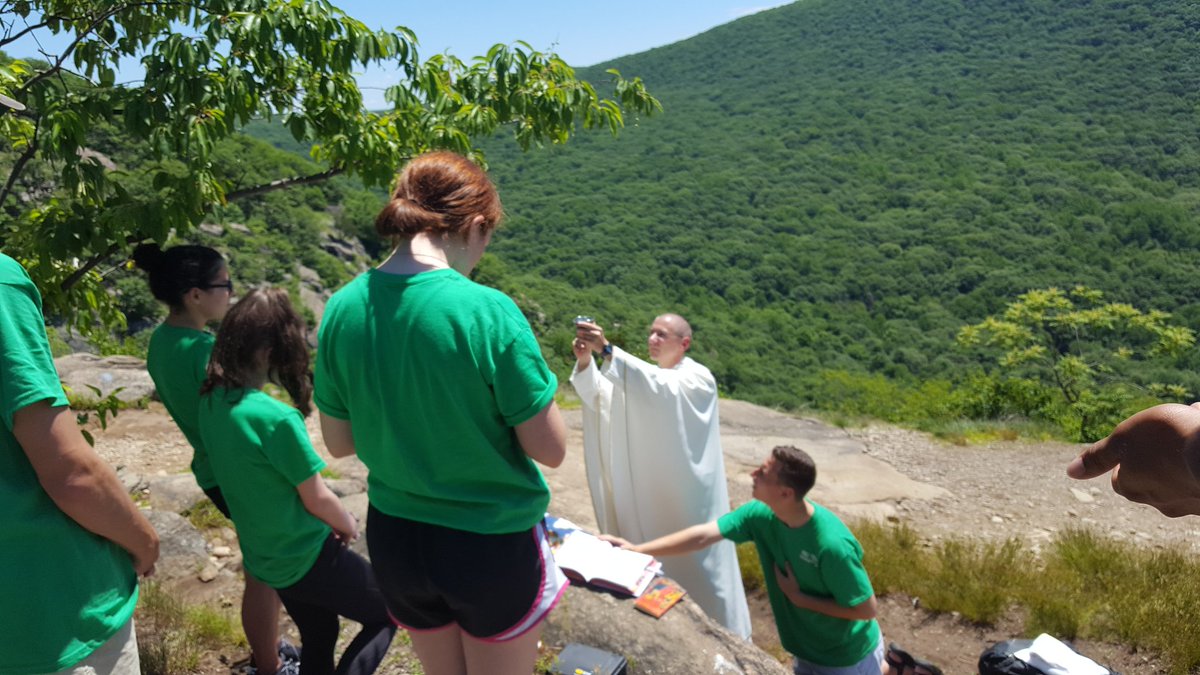 HTHS_believes's tweet photo. Mass at the top of Breakneck Ridge! https://t.co/fJidyXjLJ7