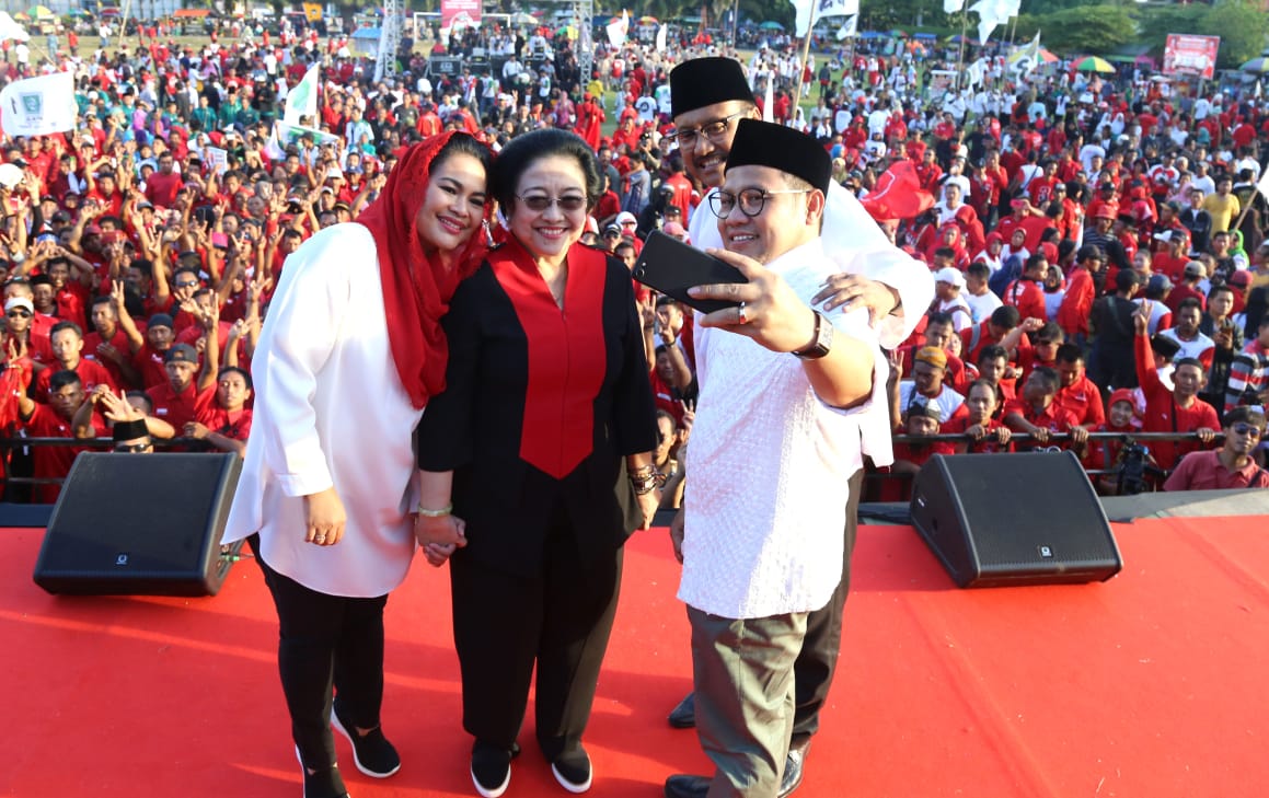 Kampanye Akbar Gus Ipul - Mbak Puti 
#JuniBulanBungKarno
 #PenyambungLidahRakyatIndonesia
 #NahdliyinSoekarnoisSedulur2
 #SoekarnoisNahdliyinKompak2
 #KabehSedulurKabehMakmur
 #Nomor2UntukJatim
#SaifullahPutiMenang2