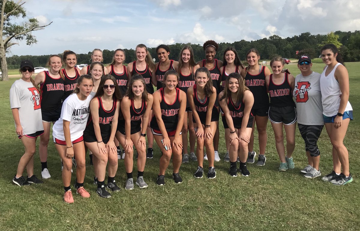 BHSVolleydogs11's tweet photo. What a turnout tonight for Ian’s 5K run/walk!  Fun times! https://t.co/BxyCYPLHdW