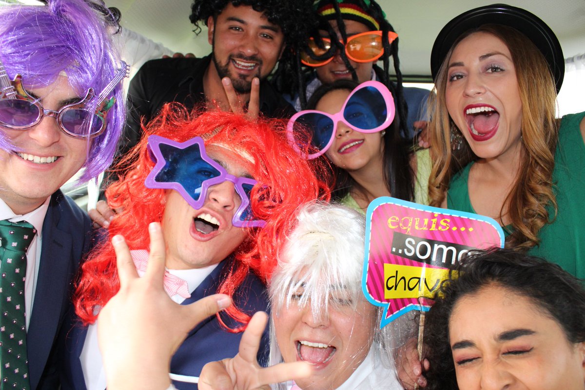 laselfievan's tweet photo. Sin duda, la manera más divertida de tomarte #selfies en tu fiesta es con La Selfie Van. 
#NacionalSelfieDay https://t.co/CcuC1mYw8W