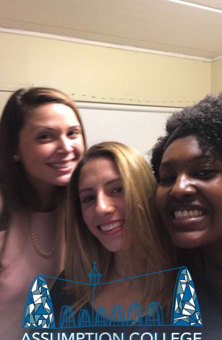 AssumptionVB's tweet image. Happy #NationalSelfieDay2018! These girls sure know how to take some selfies! #ACVB