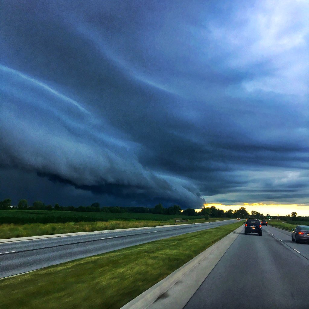darindant's tweet photo. @WTHRcom @ChuckWTHR Ronald Reagan Parkway in Brownsburg at 8:30 tonight https://t.co/3pXbE3eowT