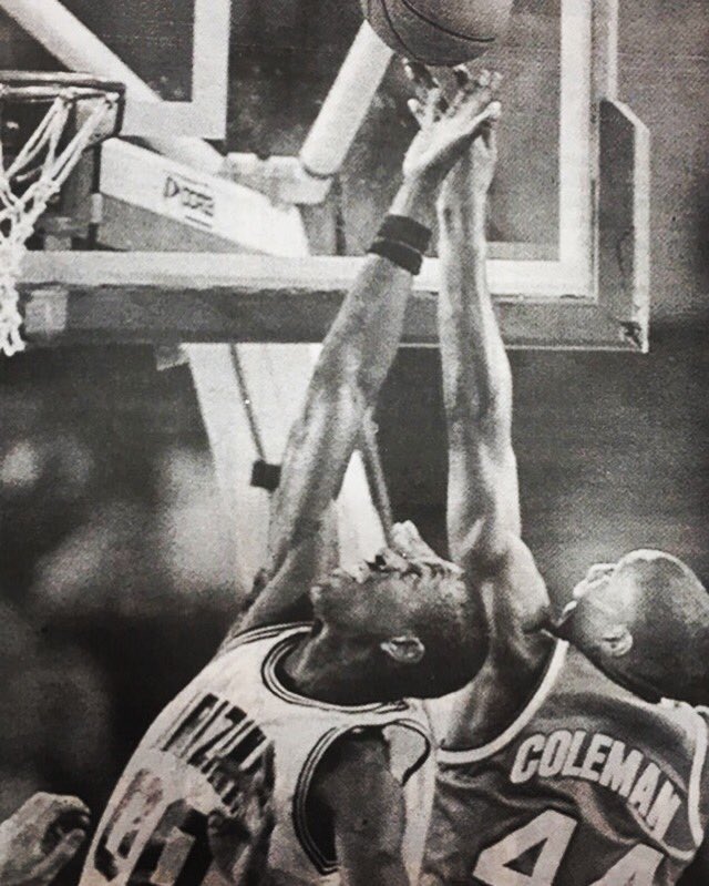 wildabout88's tweet photo. Anthony Cook battles Derrick Coleman on the boards. 🐻⬇️ #wildabout88 #beardown #aplayersprogram #anthonycook #derrickcoleman
Associated Press Photo. https://t.co/KpJ2AsQwda