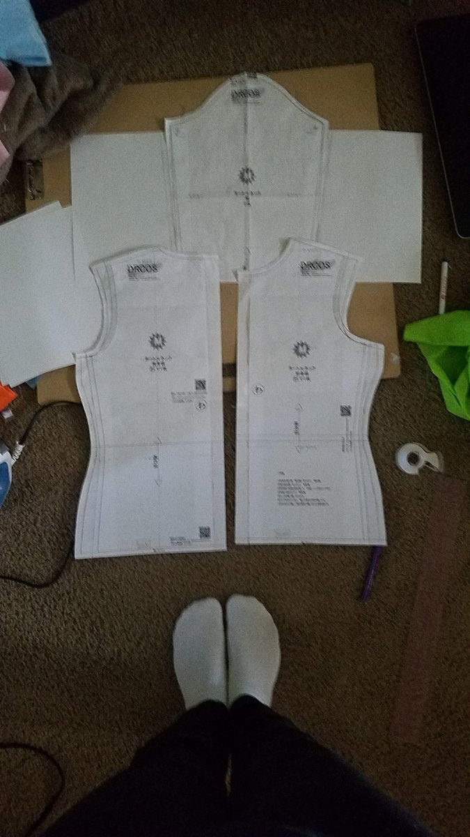 2219MP's tweet image. I&apos;m going to attempt to make a costume for anime expo and others for next year. I didn&apos;t know sewing would be so hard :c
I got this shirt pattern on a website that&apos;s gives patterns for free, so yeah.
Wish me luck #beginnercosplayer #sewing #cosplayer